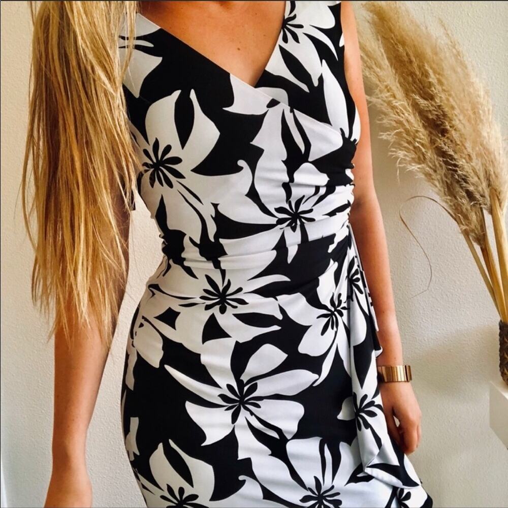 WHBM Black White Floral VNeck Bodycon Knee Length Pleated Gathered Dress 2